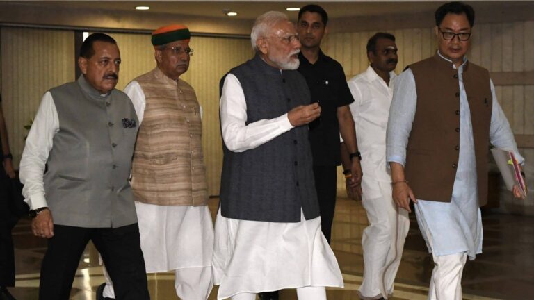 'जिसने पेपर लीक का पाप किया है, उसको सख्त सजा मिले', NDA संसदीय दल की बैठक में NEET विवाद पर बोले PM मोदी, की ये अपील