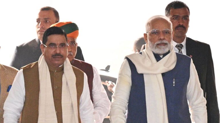 Pralhad Joshi: धर्मेंद्र प्रधान की जगह प्रह्लाद जोशी को शिक्षा मंत्री क्यों बनाया गया? माने जाते हैं मोदी सरकार के भरोसेमंद संकटमोचक