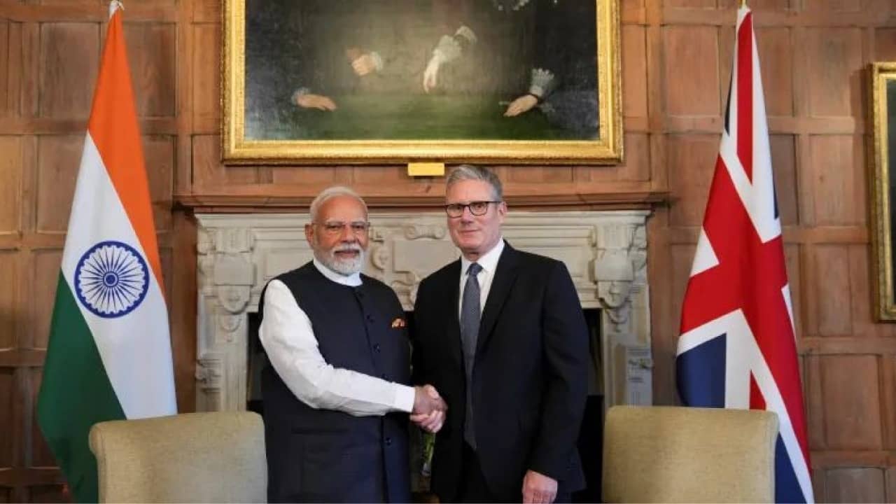 India-UK FTA Benefits: लग्जरी कारें होंगी सस्ती, इंडिया का 99% सामान टैक्स फ्री... India-UK फ्री ट्रेड आज से लागू, भारत को इससे क्या होंगे फायदे?