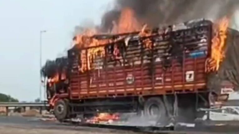 रेवाड़ी में NH-48 पर कैंटर और डंपर की टक्कर, कैंटर में लगी भीषण आग; फायर ब्रिगेड की टीम मौके पर मौजूद