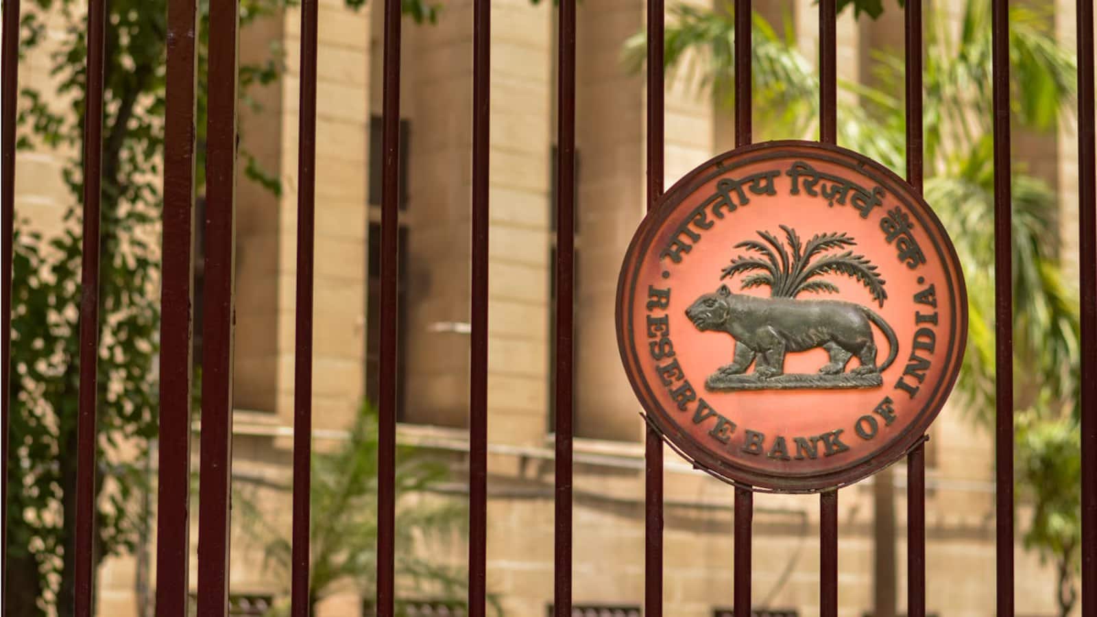 RBI ने बैंकों को बल्क डिपॉजिट्स पर डिफरेंशियल इंटरेस्ट रेट ऑफर करने की इजाजत दी, जानिए क्या है इसका मतलब