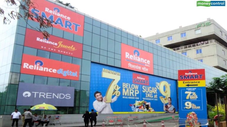 Reliance Retail का रेवेन्यू जून तिमाही में 7.4 फीसदी बढ़कर 90,408 करोड़ रुपये पहुंचा