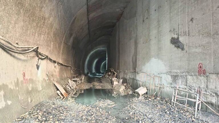 Uttarakhand: उत्तरकाशी की सिलक्यारा टनल में फिर हादसा, कंक्रीट लाइनिंग टूटकर गिरी, 21 साल के मजदूर की मौत