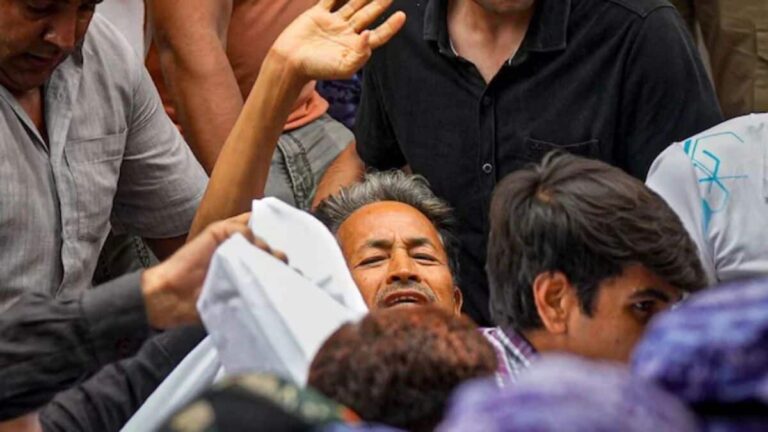 Sonam Wangchuk: अब कैसी है सोनम वांगचुक की तबीयत? सफदरजंग अस्पताल के डॉक्टरों ने दी यह जानकारी