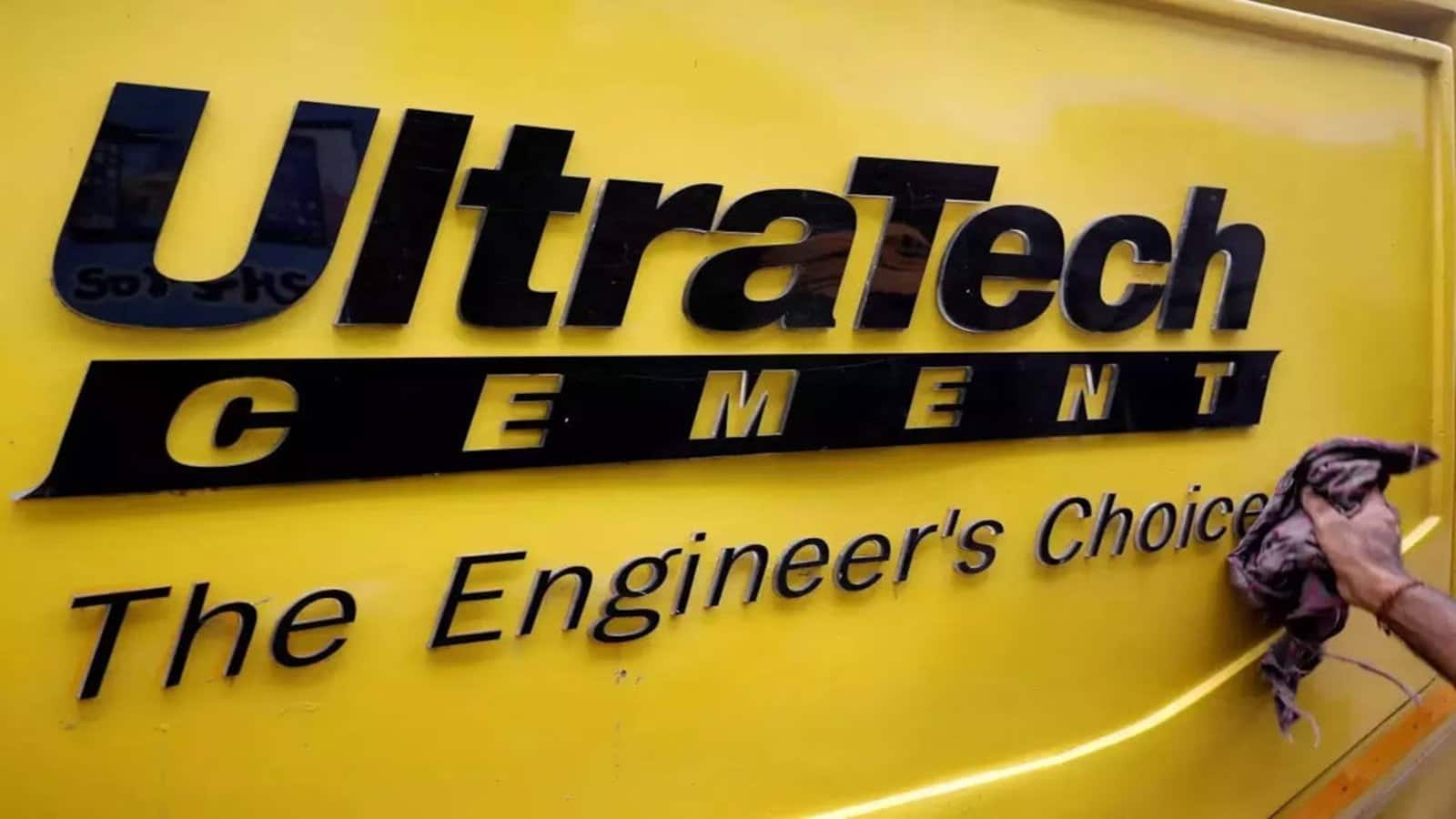 UltraTech Cement Q1 Results: मुनाफा 17% बढ़ा, रेवेन्यू रहा 16% ज्यादा; शेयर 2% उछला