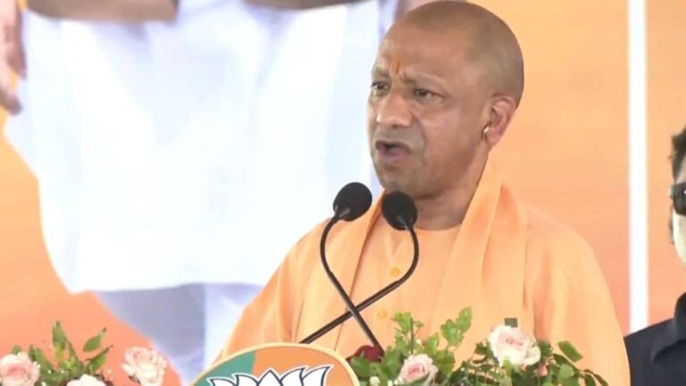 पिछली सरकार में माफिया और समाजवादी पार्टी ने जुल्म किए, खामियाजा गरीबों को भुगतना पड़ा, हमने 10,000 एकड़ जमीन खाली करा ली- CM योगी