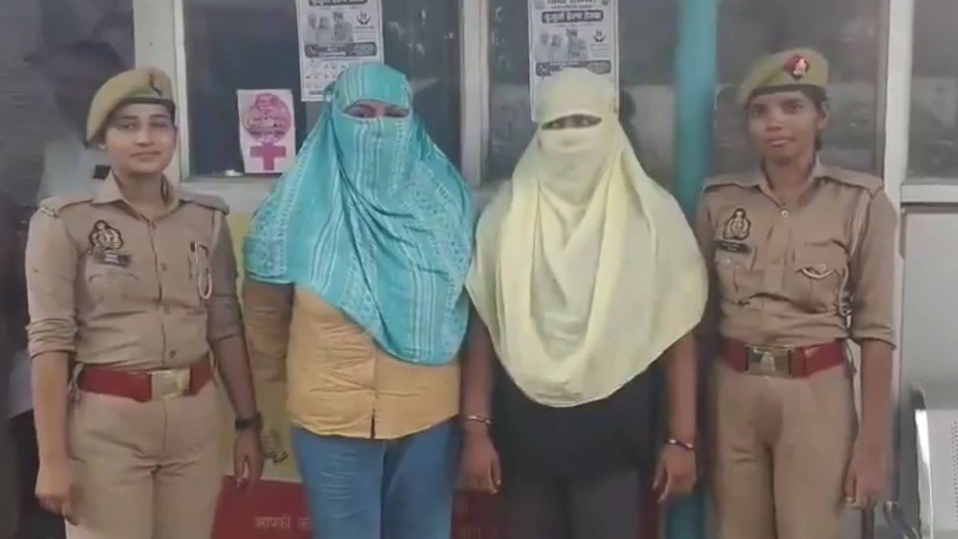 UP: अश्लील इशारे, गंदी बातें और इधर-उधर हाथ...वाराणसी में पुरुषों से छेड़खानी करने वाली 2 महिलाएं गिरफ्तार, काशी के इतिहास में पहली बार हुआ ऐसा