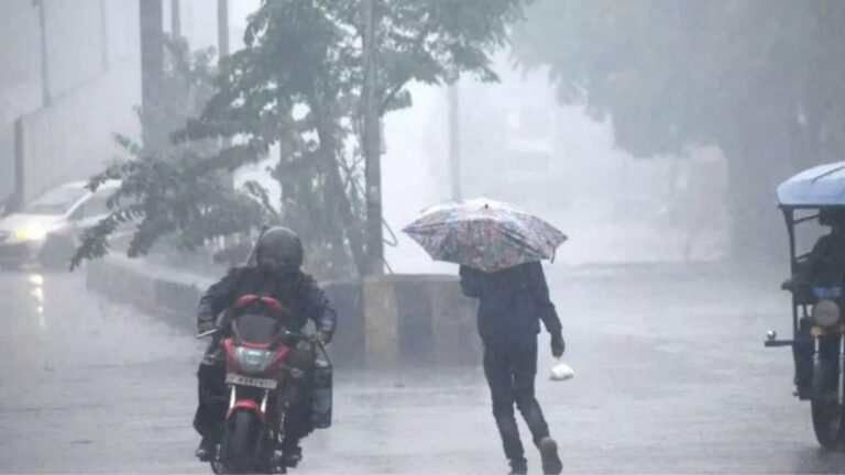 3 राज्यों में रेड कलर वार्निंग के बीच आज फिर बारिश का तांडव! IMD ने इन 18 राज्यों में भारी बारिश, आंधी-तूफान का अलर्ट दिया