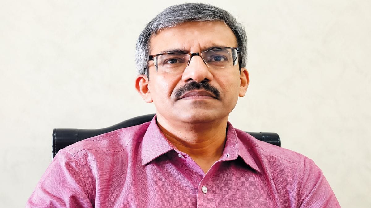 कौन हैं विनीत जोशी जिनकी शिक्षा मंत्रालय से हुई छुट्टी? NEET पेपर लीक मामले में बड़ा एक्शन