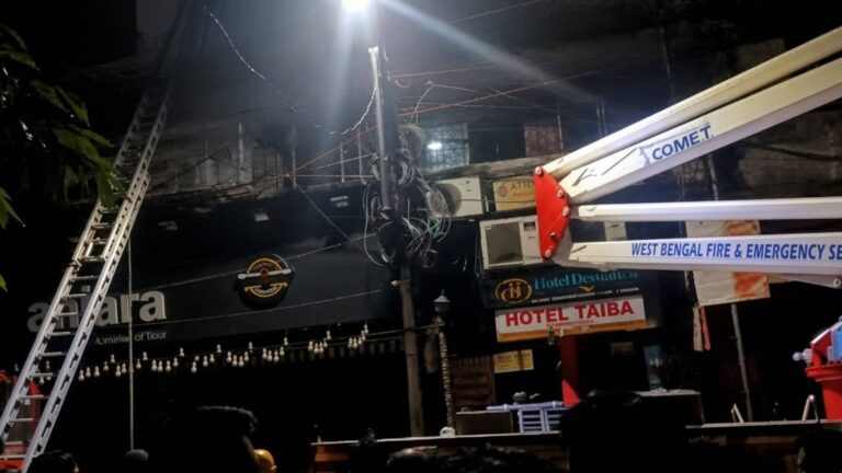 Breaking: कोलकाता के होटल शिखा में लगी भीषण आग, 9 बांग्लादेशी नागरिकों की जलकर मौत, कई लोग बुरी तरह झुलसे