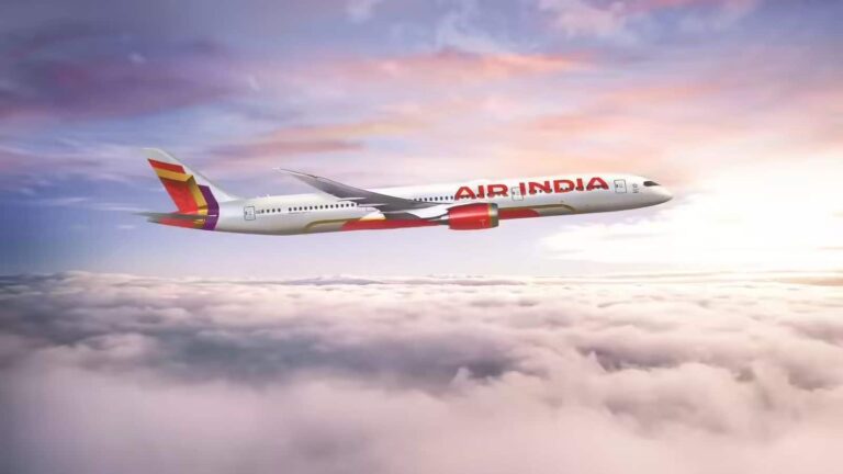 Air India Flight: थाइलैंड से दिल्ली आ रही एयर इंडिया के विमान में लगा तेज झटका! अचानक नीचे आने लगी फ्लाइट, भयानक टर्बुलेंस से 12 यात्री घायल