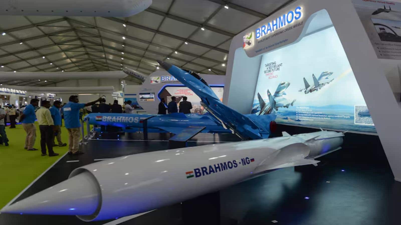 आधी वजनी लेकिन दोगुनी घातक! भारत की BrahMos-NG के सामने दुश्मन के एयर डिफेंस फेल, जानिए ब्रह्मोस और NG में क्या है फर्क