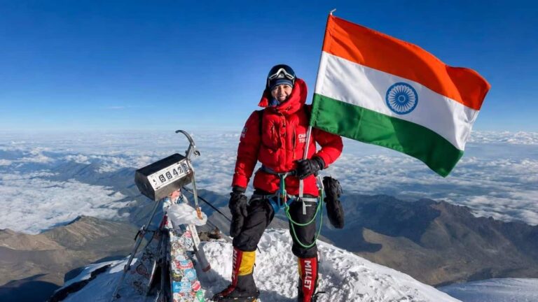 Shivani Mehrotra: 'उम्र के साथ सपने धुंधले नहीं पड़ते'; 43 साल की शिवानी ने हौसलों से फतह की यूरोप की सबसे ऊंची चोटी, माउंट एल्ब्रुस पर फहराया तिरंगा