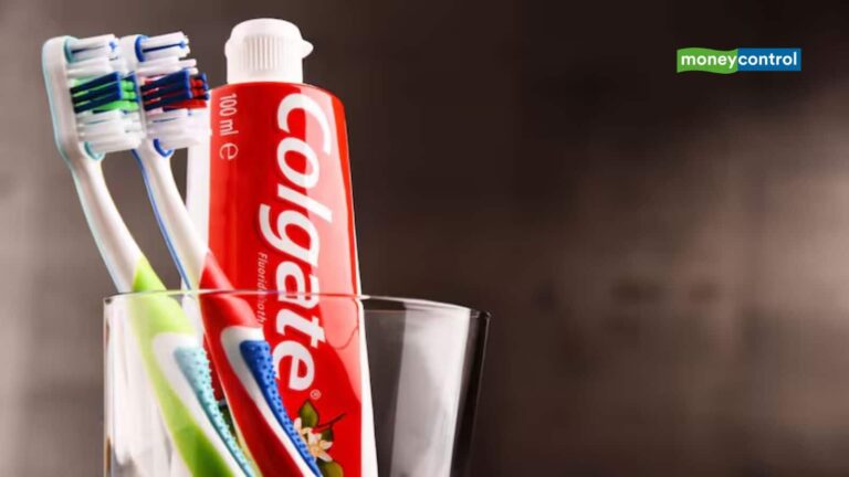 Colgate Palmolive Share Price : बाजार को पसंद नहीं आई मैनेजमेंट की कमेंट्री, 3% टूट कर वायदा का टॉप लूजर बना शेयर