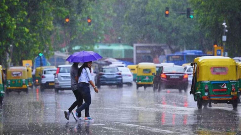 Delhi-NCR Rain Alert: बदलने वाला है दिल्ली-NCR का मौसम का मिजाज, IMD ने 15 अगस्त के लिए जारी किया अलर्ट