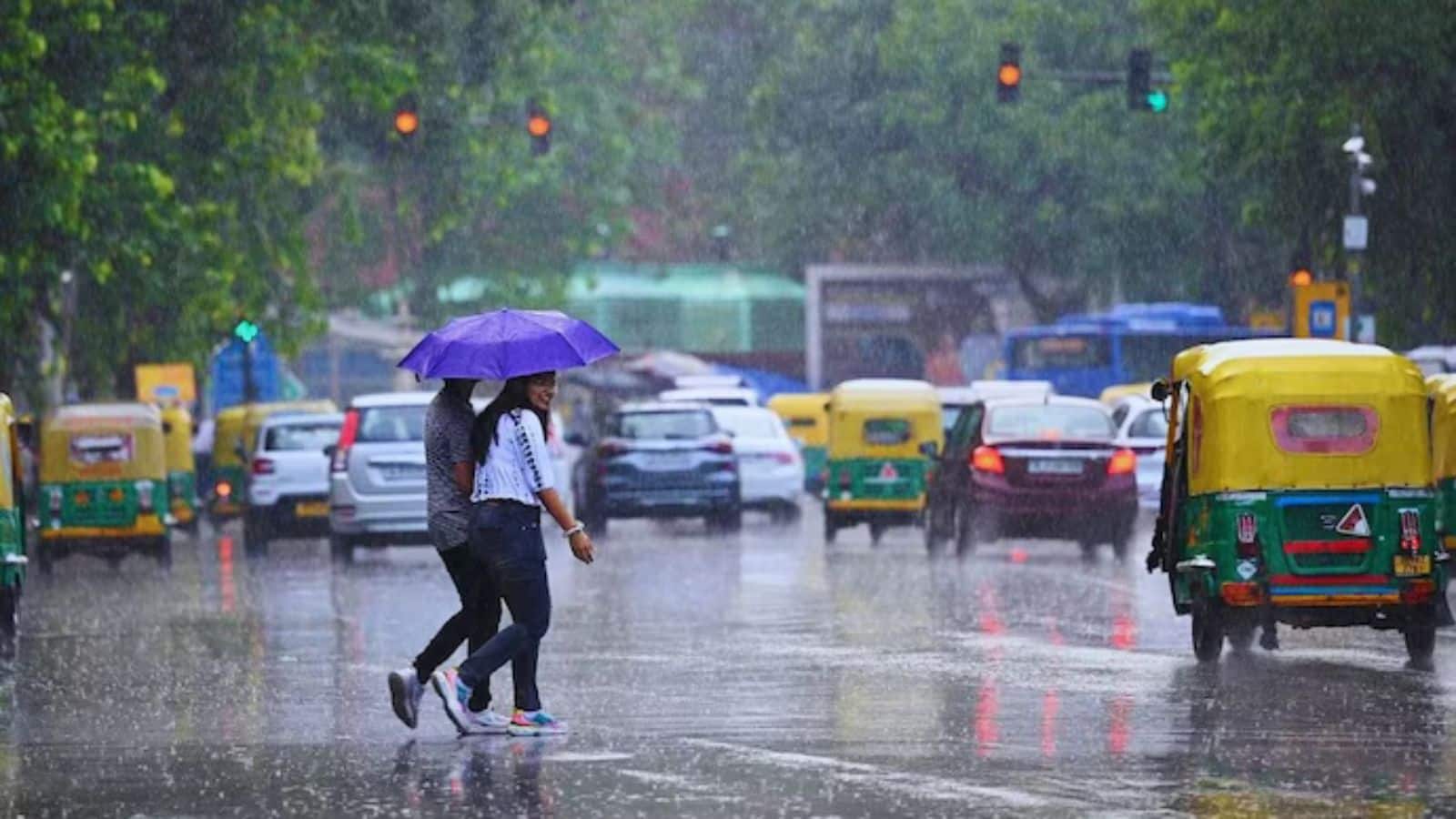 Delhi-NCR Rain Alert: बदलने वाला है दिल्ली-NCR का मौसम का मिजाज, IMD ने 15 अगस्त के लिए जारी किया अलर्ट