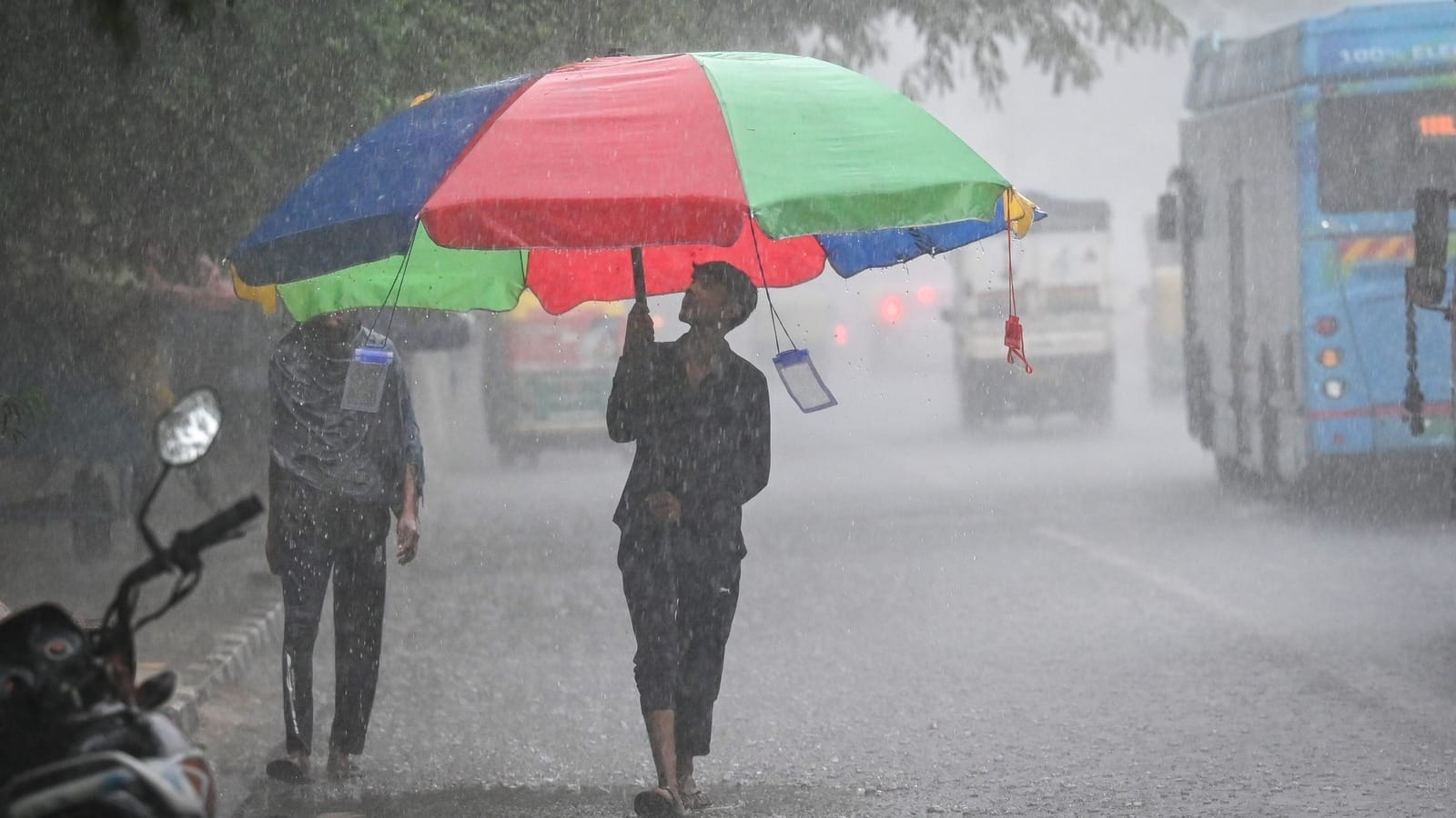 Delhi-NCR Rain Alert: IMD ने दिल्ली-NCR में जारी किया रेड अलर्ट, यूपी-हरियाणा में भी आंधी-तूफान की चेतावनी