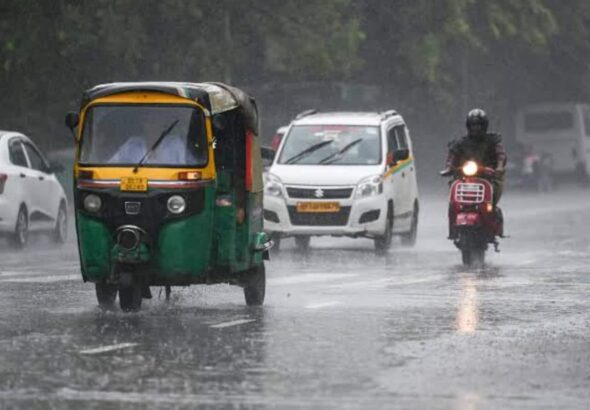 दिल्ली में आज फिर बरसेंगे बादल, IMD ने कल के लिए जारी किया 'येलो अलर्ट', वीकेंड तक ऐसा रहेगा मौसम
