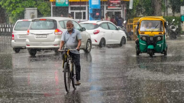 UP Weather Update: उत्तर प्रदेश में फिर एक्टिव हुआ मानसून, इन 15 जिलों में भारी बारिश का अलर्ट, IMD ने जारी की चेतावनी