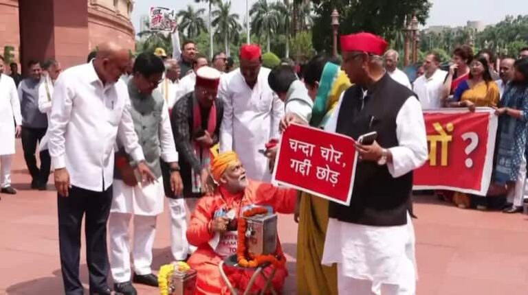 संसद में राम मंदिर दान चोरी वाले 'प्रदर्शन' पर घिरे राहुल गांधी और पप्पू यादव, वाराणसी में FIR
