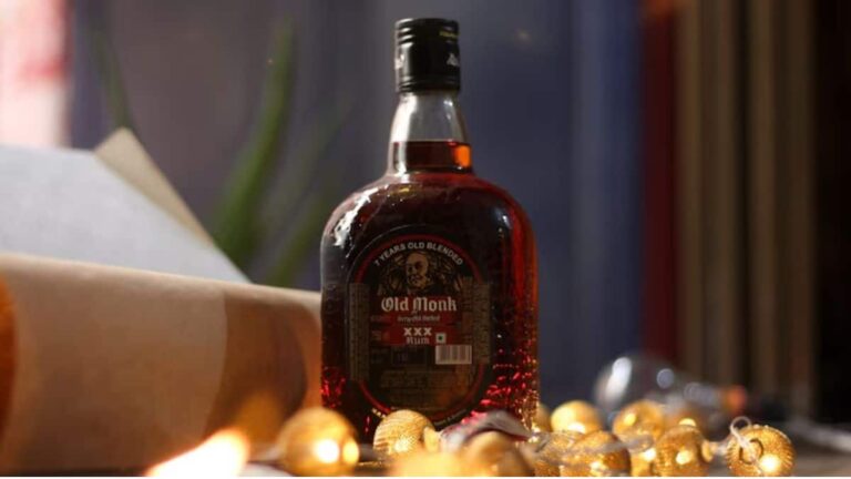Old Monk Ban: अब नहीं मिलेंगे ओल्ड मोंक, एंटीक्विटी ब्लू और रॉयल चैलेंज के कुछ वेरिएंट, FSSAI ने लगाया बैन
