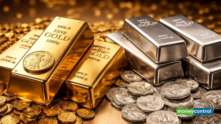 Gold Silver Rates Today: दिल्ली में सोने में 7 सत्रों से जारी तेजी थमी, चांदी ₹6000 फिसली