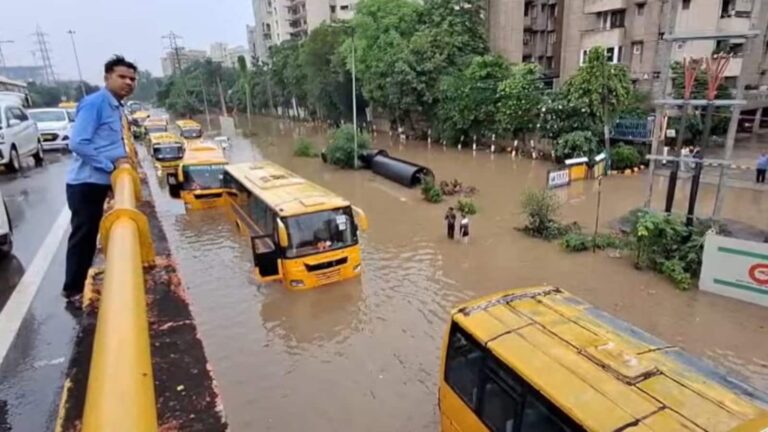 गुरुग्राम में 25 अगस्त को वर्क फ्रॉम की सलाह! भारी बारिश के बाद प्रशासन ने जारी की एडवाइजरी
