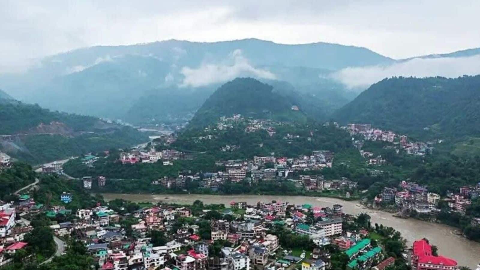 Heavy Rain Alert: हिमाचल में भारी बारिश ने मचाई तबाही! 150 से अधिक सड़कें बंद, 10 अगस्त तक येलो अलर्ट