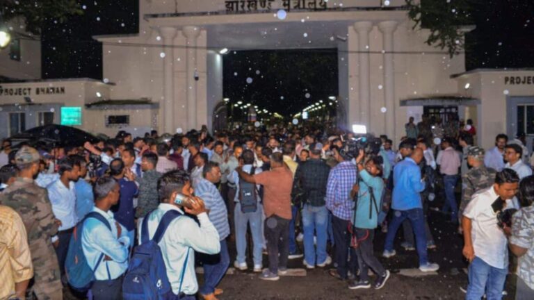 JSSC-CGL: ‘चाहो तो रिश्ता खत्म कर सकती हो...’ नौकरी जाने के डर से टूट गया शख्स, पत्नी से कही ये  बात