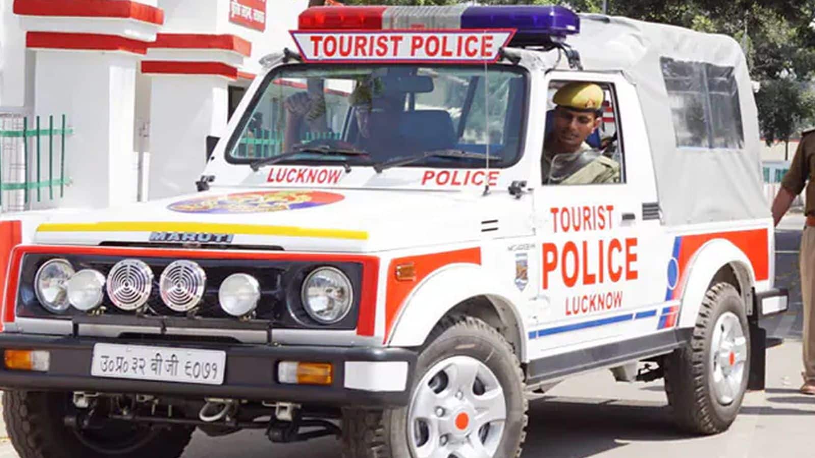 Lucknow Crime: लखनऊ में पति ने पत्नी को बैंक के बाहर मारी गोली! फिर बहन को भी मारा और खुद भी सुसाइड कर लिया