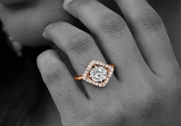 Lalithaa Jewellery Listing: 66 गुना सब्सक्राइब आईपीओ, ₹201 के शेयर चमकाएंगे पोर्टफोलियो या रेड लिस्ट?