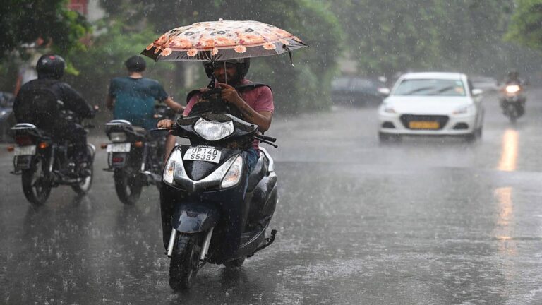 Heavy Rain Alert: मौसम फिर बदलेगा करवट! 15 अगस्त तक कई राज्यों में भारी बारिश, 13 से बढ़ेगा मानसून का जोर