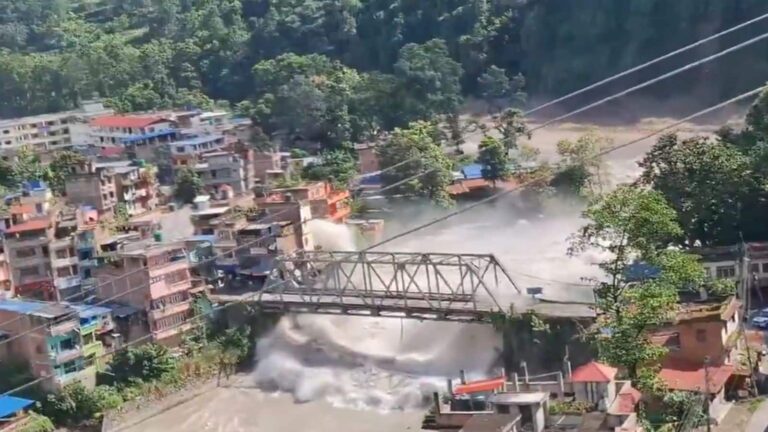 Nepal Flood News: नेपाल में आई भयानक बाढ़ से बिहार में हाई अलर्ट! इन 5 जिलों के लोगों को सतर्क रहने की जरूरत