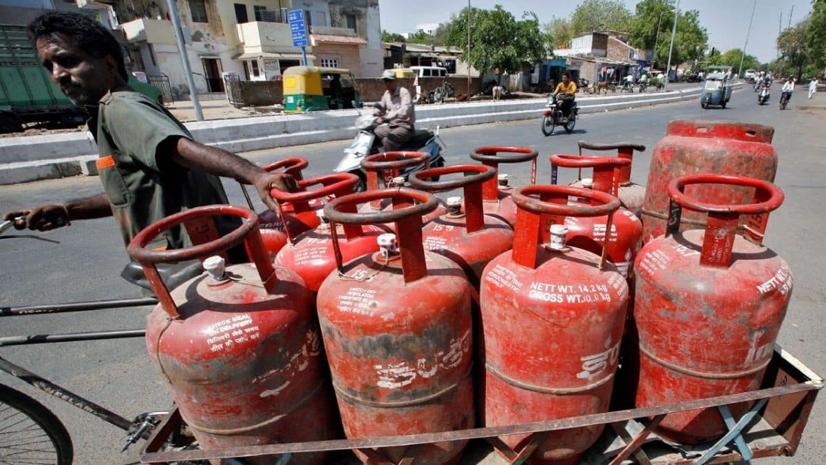 अब नहीं मिलेगा LPG गैस सिलेंडर! सरकार का बड़ा आदेश- PNG कनेक्शन लेना जरूरी, वरना कट जाएगा कनेक्शन