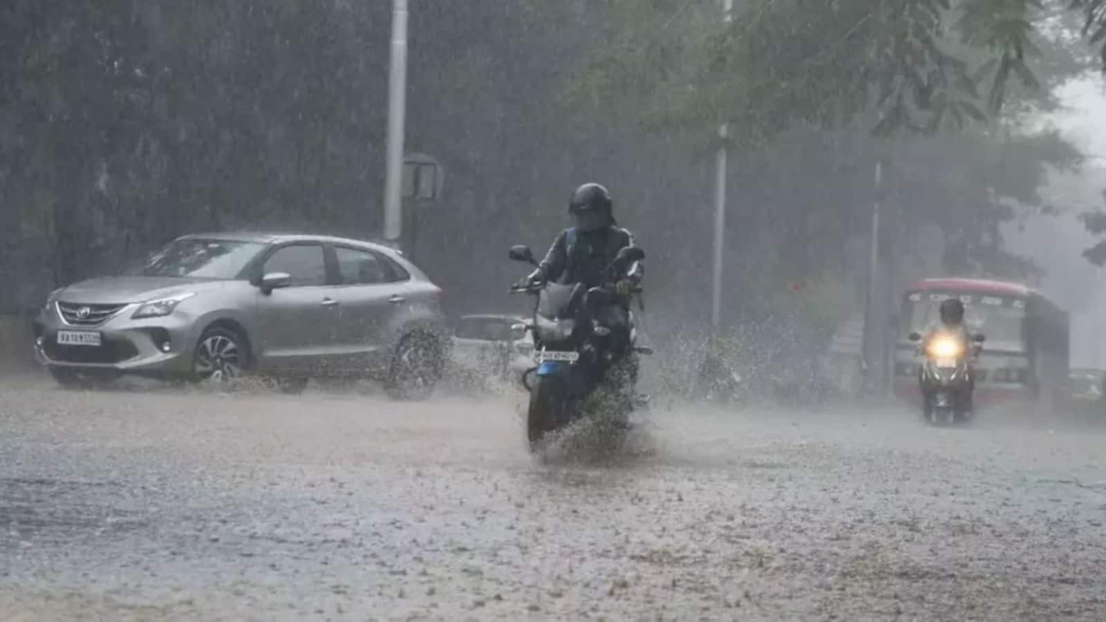 7 दिन भारी बारिश की चेतावनी: पूर्वोत्तर में मूसलाधार, उत्तर भारत में भी बरसेंगे बादल! IMD ने हरियाणा, दिल्ली, UP पर दिया ये अलर्ट