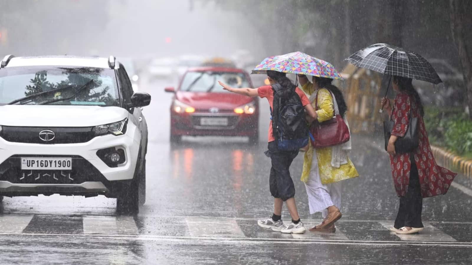 Weather Update: बंगाल की खाड़ी में बन रहा नया सिस्टम, यूपी से MP तक इन राज्यों में भारी बारिश का अलर्ट, जानिए कहां-कहां तूफानी मौसम