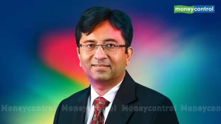 Parag Parikh Fund: फंड मैनेजर राजीव ठक्कर की चाल! 39 शेयर्स समान, फिर भी क्यों अलग हैं Flexi Cap और Large Cap?