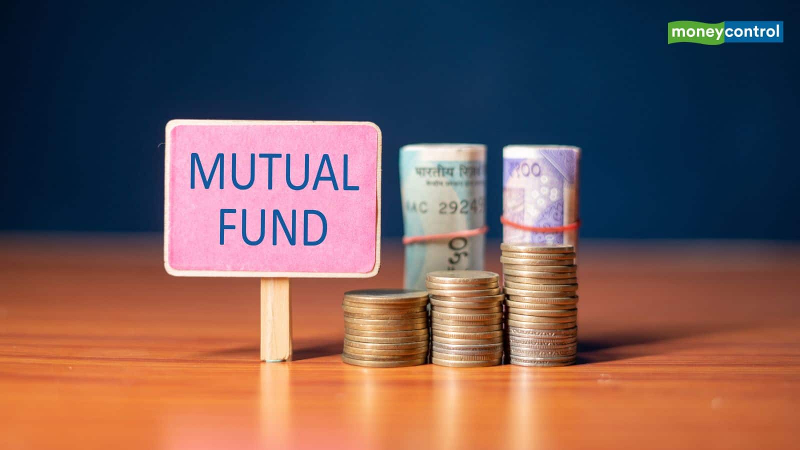 Mutual Funds: सोने ने दिया 9% रिटर्न, फिर भी निवेशकों ने इन फंड्स में लगाए ₹1.40 लाख करोड़