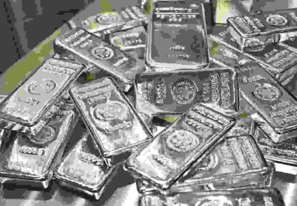 Silver Price Today: चांदी में गिरावट, मुंबई, दिल्ली, चेन्नई में गिरे दाम, चेक करें 10 शहरों में भाव