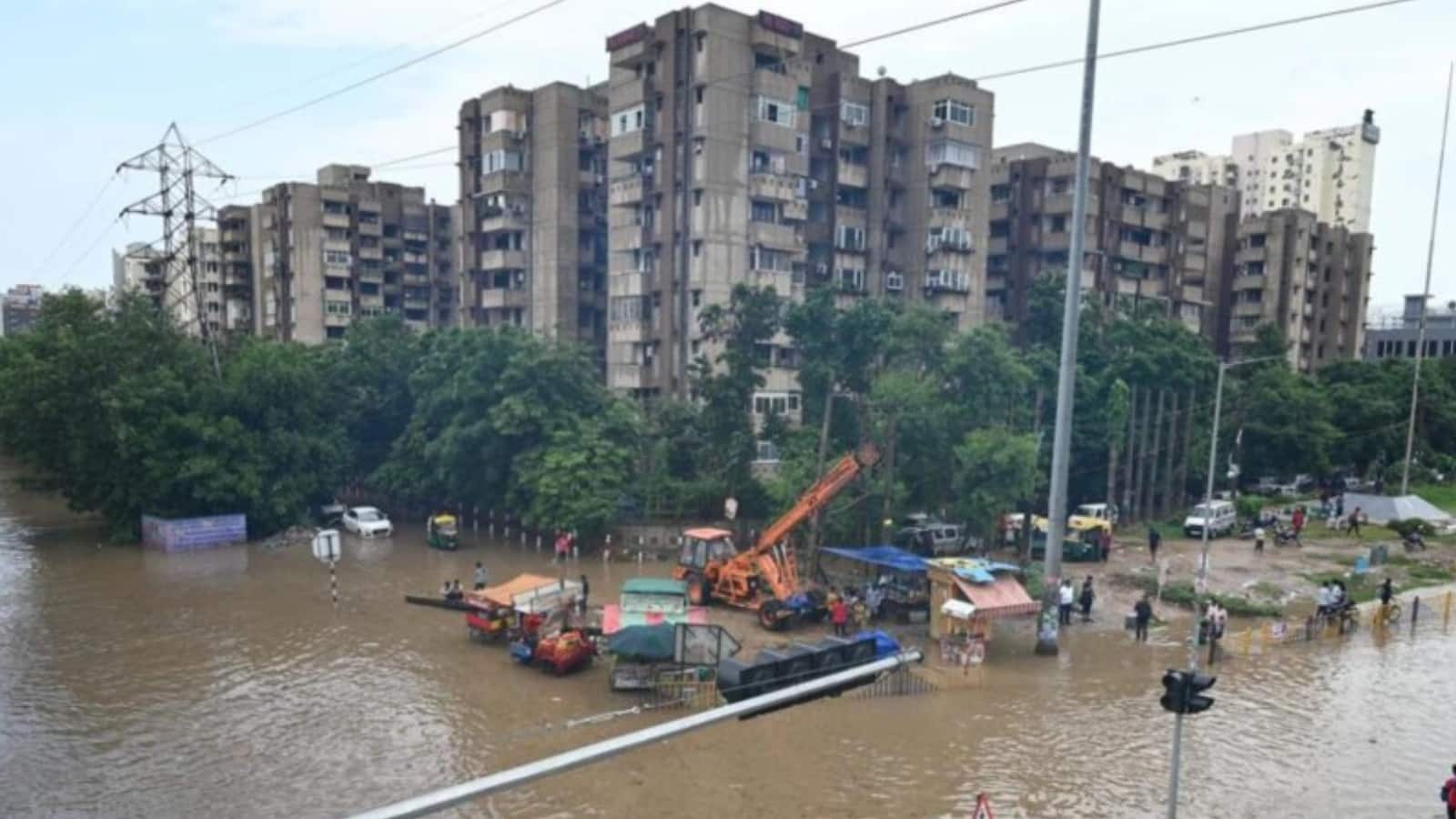 गुरुग्राम में बाढ़ जैसे हालात इस बीच कंपनी के मैनेजर ने पूछा- टाइम पर ऑफिस कौन आया? तो भड़के लोग कहने लगे ये बातें