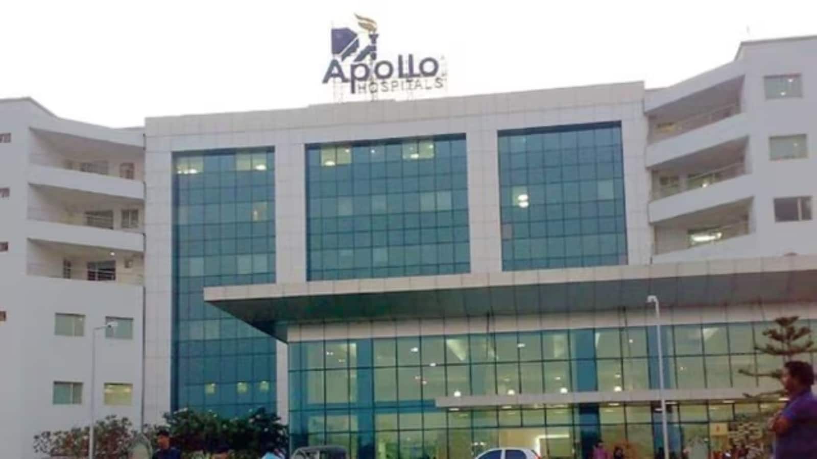 Apollo Hospitals Share Price: इस साल 25% चढ़ा है शेयर, क्या अभी खरीदें, बेचें या होल्ड करें?