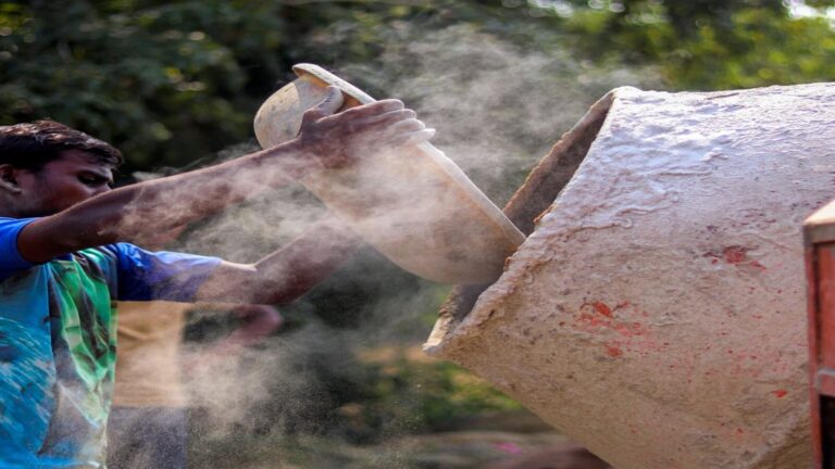 Cement Sector Outlook: FY27 की दूसरी छमाही में रिकवरी, इन तीन स्टॉक्स से मिलेगा फायदा!