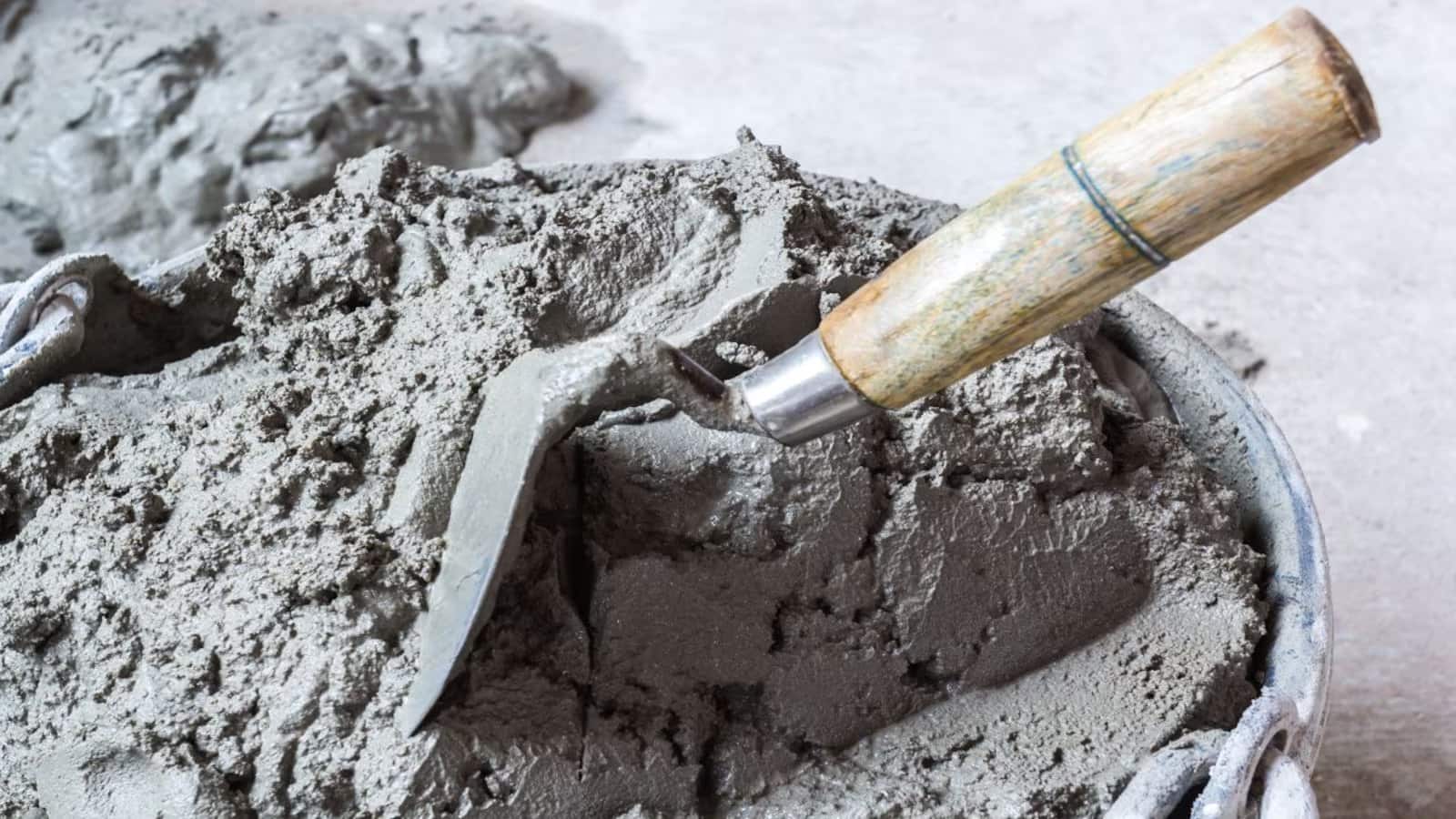 UltraTech Cement Block Deal: एक झटके में बिक गए 25 लाख शेयर, कीमत 2% टूटी