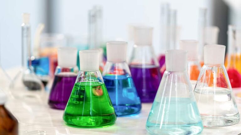 Chemical Stocks: धमाकेदार रिजल्ट लेकिन मोतीलाल ओसवाल की सेल रेटिंग, 16% टूटेगा यह शेयर, आपके पास है?