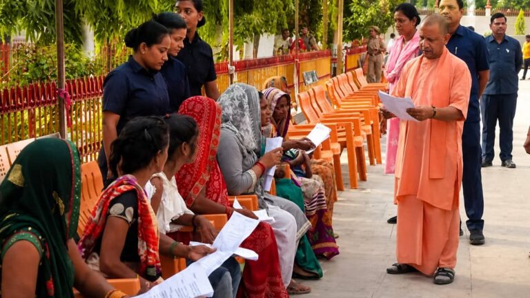यूपी में चुनाव से पहले योगी सरकार महिलाओं को दे सकती हैं बड़ा तोहफा, मिल सकते हैं 50 हजार; पहली किस्त में 20 हजार देने की तैयारी