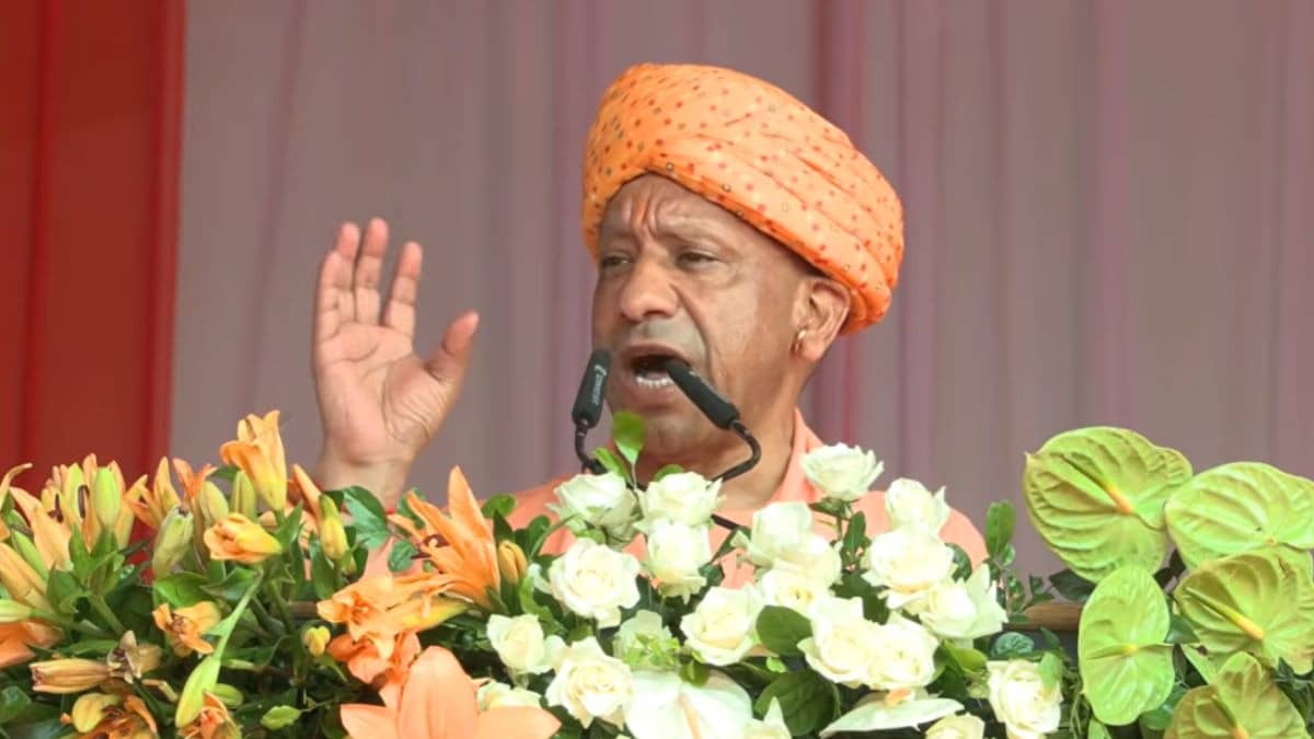 'आजादी का मतलब केवल राजनीतिक आजादी नहीं बल्कि अराजकता, पिछड़ेपन, गरीबी और अशिक्षा से मुक्ति है...', विधान भवन में झंडा फहराने के बाद बोले CM योगी