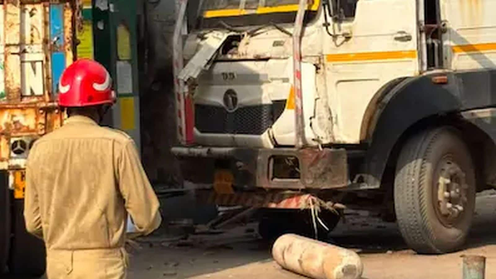 Delhi CNG Blast: दिल्ली के टिकरी कलां में सीएनजी स्टेशन पर जोरदार धमाका, गैस टैंक फटने से 3 लोगों की मौत, कई झुलसे