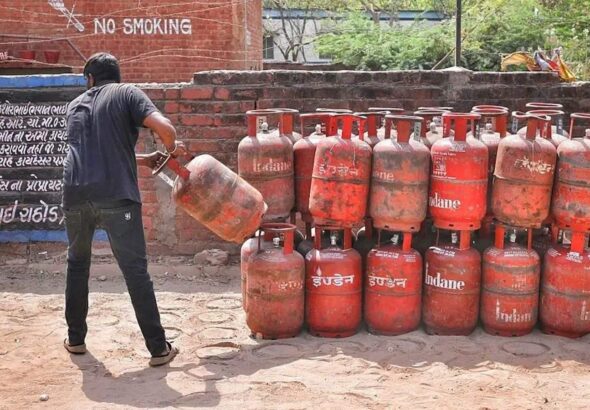 LPG Price 29 August 2026: घरेलू और कमर्शियल सिलेंडर के नए दाम जारी, जानें दिल्ली समेत पूरे देश का भाव