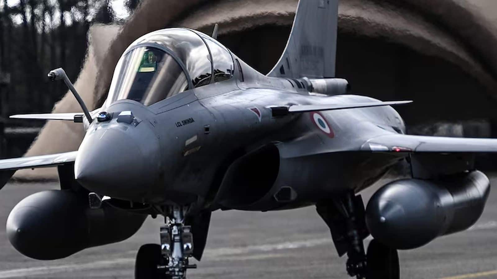 Defence Stocks :एलारा सिक्योरिटीज ने कहा 2026-27 की दूसरी छमाही में डिफेंस ऑर्डर पकड़ेंगे जोर, इन कंपनियों की होगी बल्ले-बल्ले