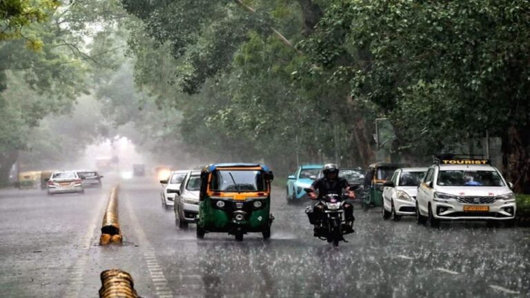 आज 1 अगस्त भारी बारिश की चेतवानी: IMD ने 21+ राज्यों के लिए बारिश का अलर्ट दिया, दिल्ली-राजस्थान से गुजरात तक मौसम का रौद्र रूप
